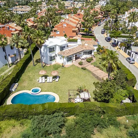 Sunlit 3 Bdrm Coastal W Pool And Sea View Apartmán *