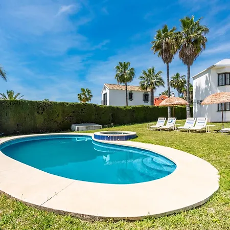 Sunlit 3 Bdrm Coastal W Pool And Sea View *