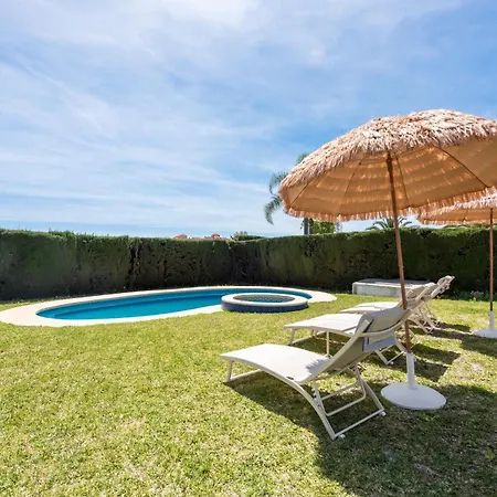 Apartmán Sunlit 3 Bdrm Coastal W Pool And Sea View Estepona