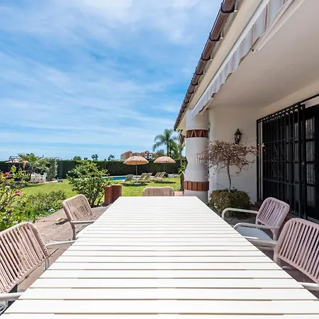 Apartamento Sunlit 3 Bdrm Coastal W Pool And Sea View Estepona