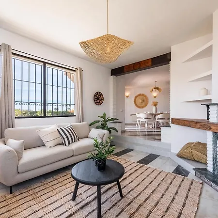 Sunlit 3 Bdrm Coastal W Pool And Sea View * Estepona