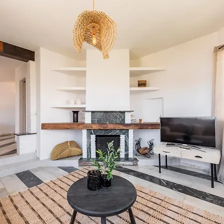 Apartmán Sunlit 3 Bdrm Coastal W Pool And Sea View *