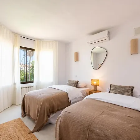 Sunlit 3 Bdrm Coastal W Pool And Sea View Apartmán *