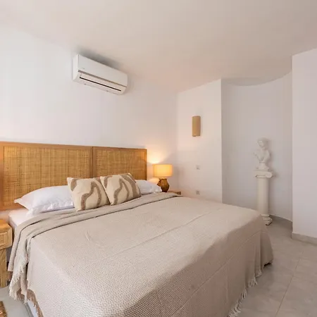 Apartmán Sunlit 3 Bdrm Coastal W Pool And Sea View Estepona