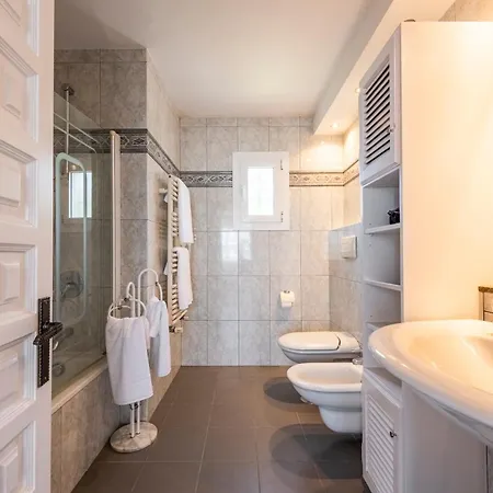 Apartmán Sunlit 3 Bdrm Coastal W Pool And Sea View