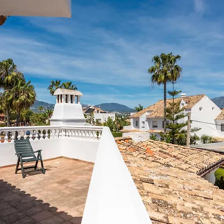 Sunlit 3 Bdrm Coastal W Pool And Sea View Estepona