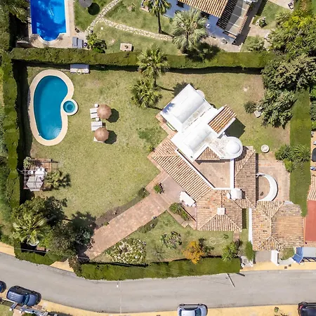 Sunlit 3 Bdrm Coastal W Pool And Sea View Apartamento *