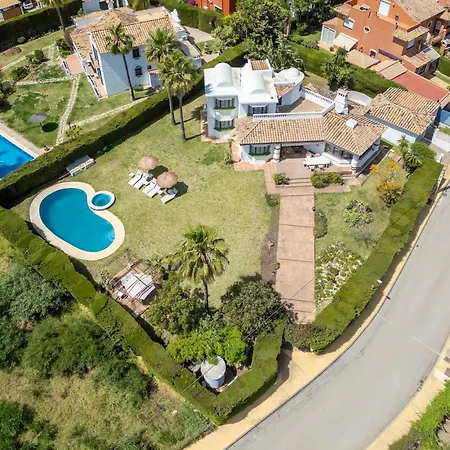 Apartmán Sunlit 3 Bdrm Coastal W Pool And Sea View Estepona