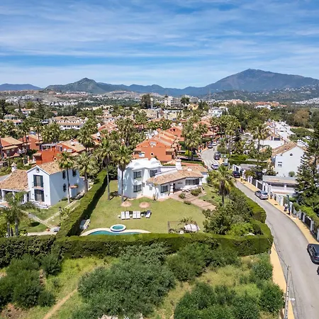 Sunlit 3 Bdrm Coastal W Pool And Sea View Estepona